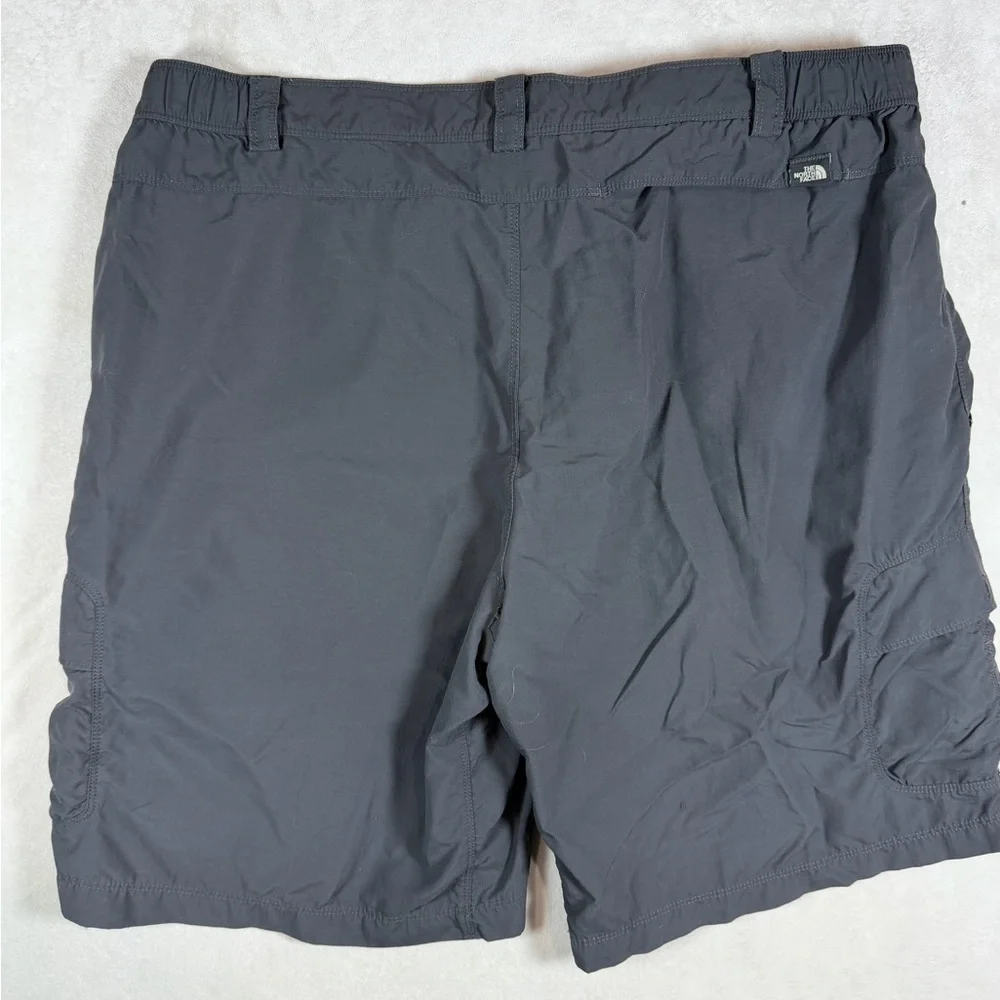 The North Face Men's XL Charcoal Cargo Shorts Stretch Waist Waterproof Cargo